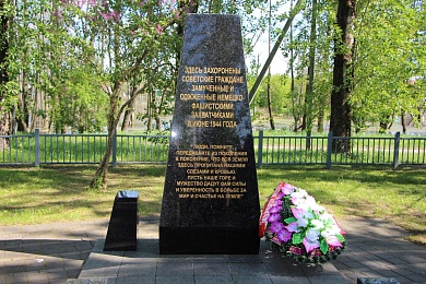 Наталья Борисенко возложила цветы в мемориальном комплексе «Тростенец»
