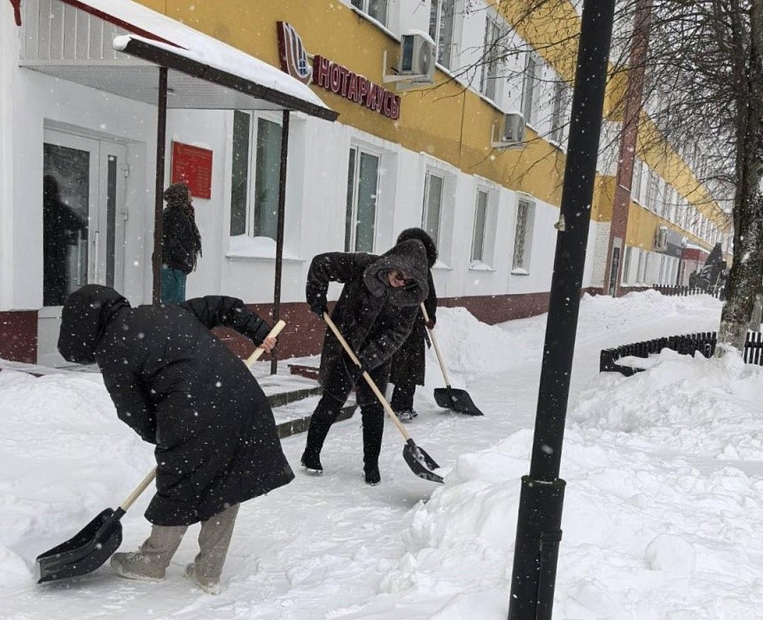 Нотариусы: забота в любую погоду