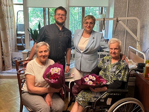 В главный праздник страны к ветеранам