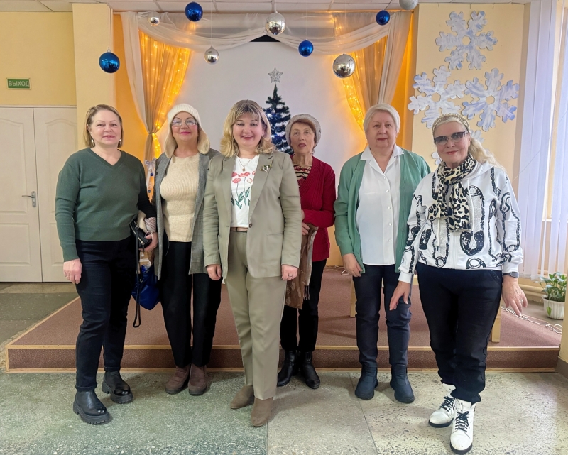 Консультирование граждан в отделении дневного пребывания для граждан пожилого возраста ко Дню инвалидов