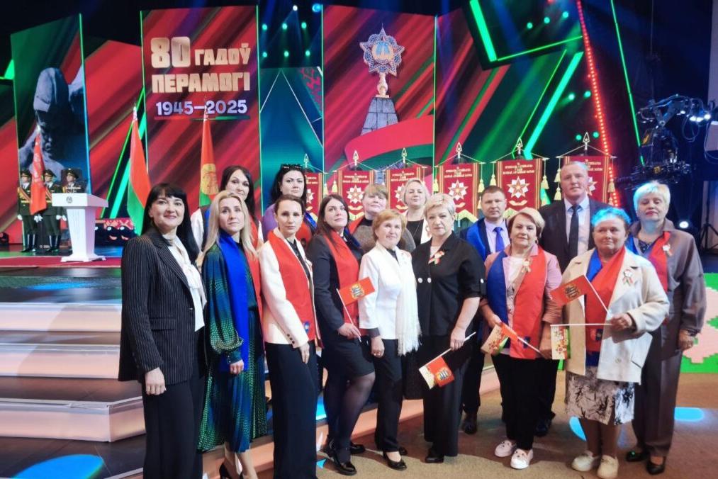 Торжественное награждение Смолевичей: вымпел «За мужнасць і стойкасць»