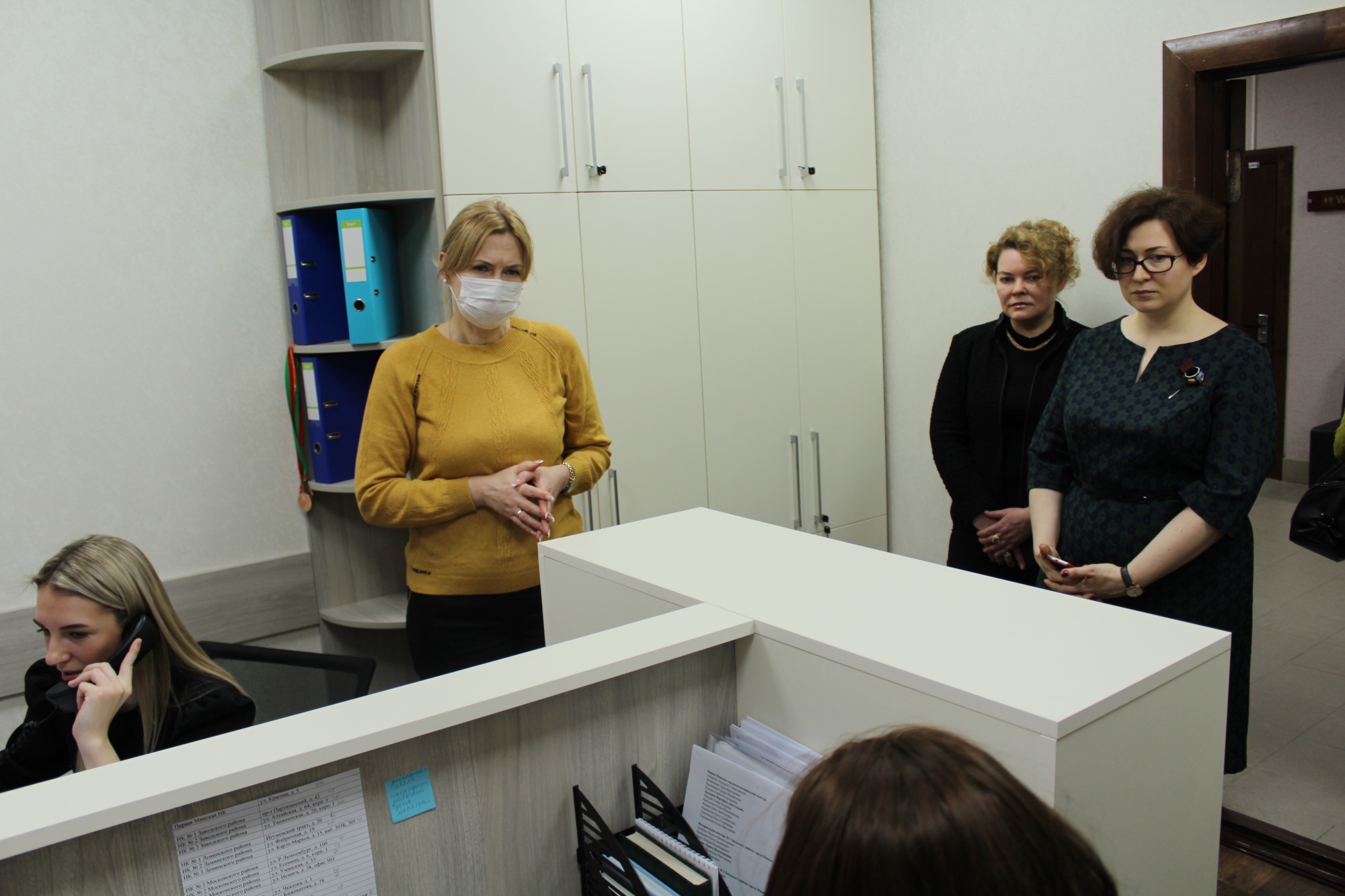 Председатель БНП Борисенко Н.В. знакомится с организацией работы консультантов клиент-центра