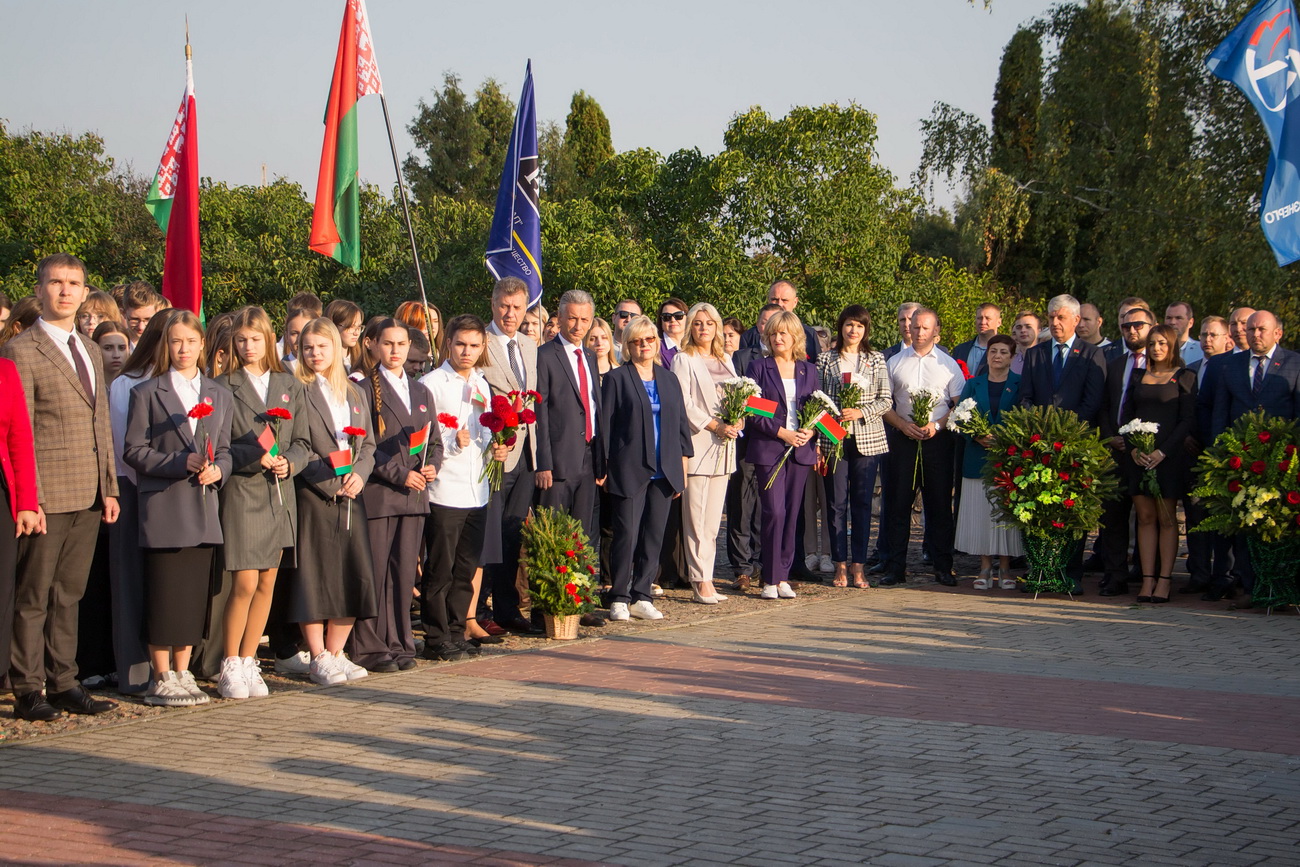 WEB_16.jpg WEB_16.jpg