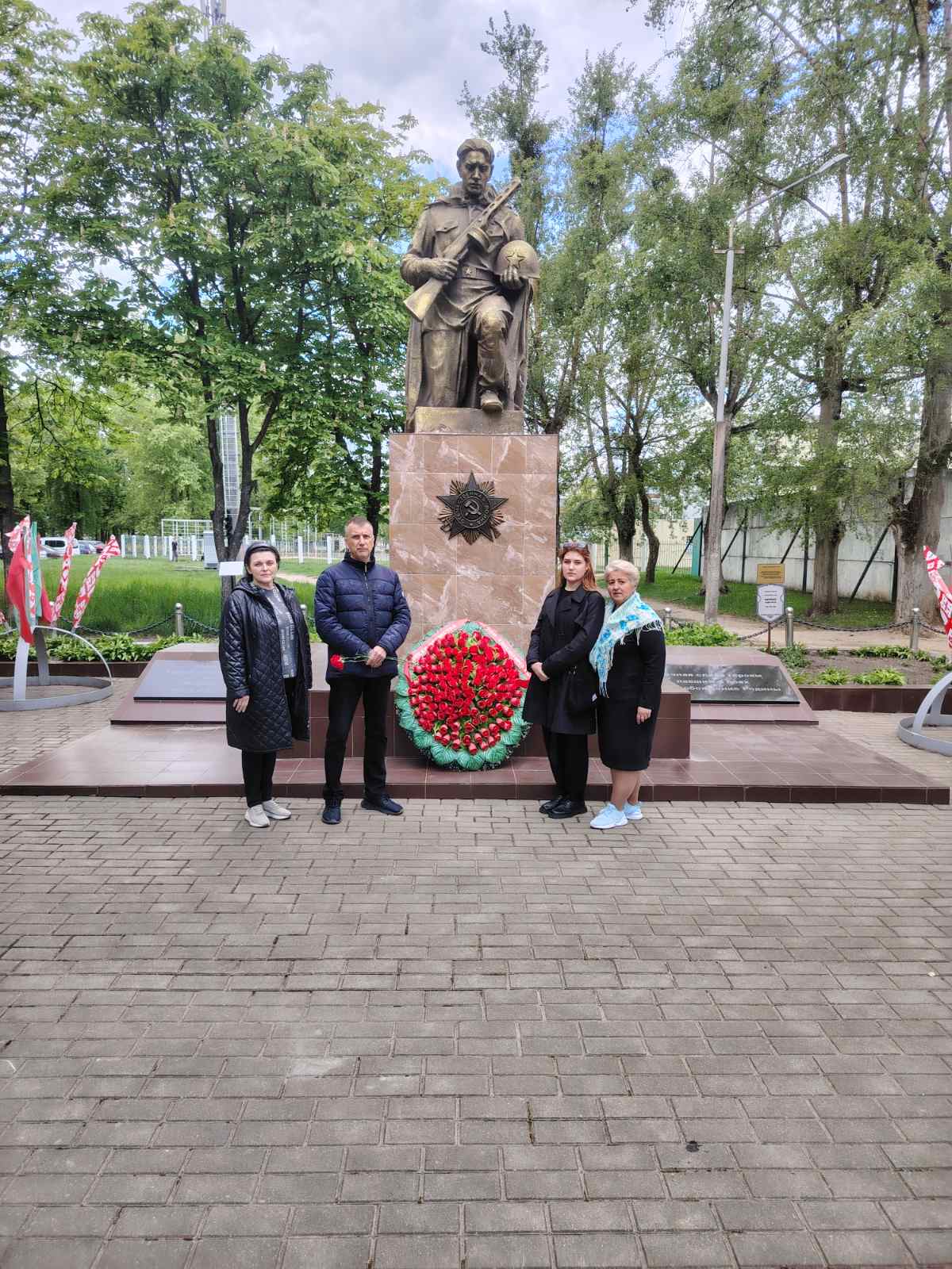 НК Светлогорск возложение Герою СССР Мирошниченко.jpg