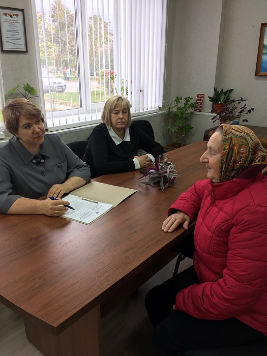 Совместный прием граждан нотариусом и начальником отдела ЗАГС Глусского райисполкома в Калатичском сельисполкоме