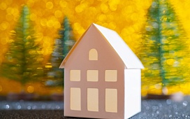 «После смерти отца остался дом. Могу я оформить на себя долю брата, если он никак не помогает его содержать?» Отвечает нотариус