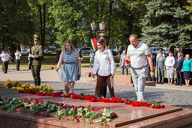 Возложение цветов в День города