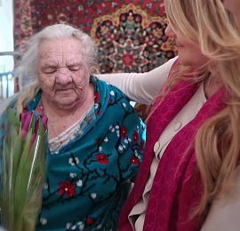 Нотариусы поздравили с наступающим 8 Марта 103-летнюю жительницу города Добруша