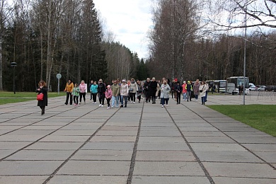 Автопробег и посещение памятных мест: нотариусы Беларуси возложили цветы в Хатыни