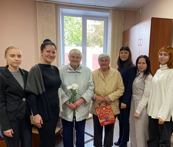 В нотариальных конторах чествуют граждан старшего поколения