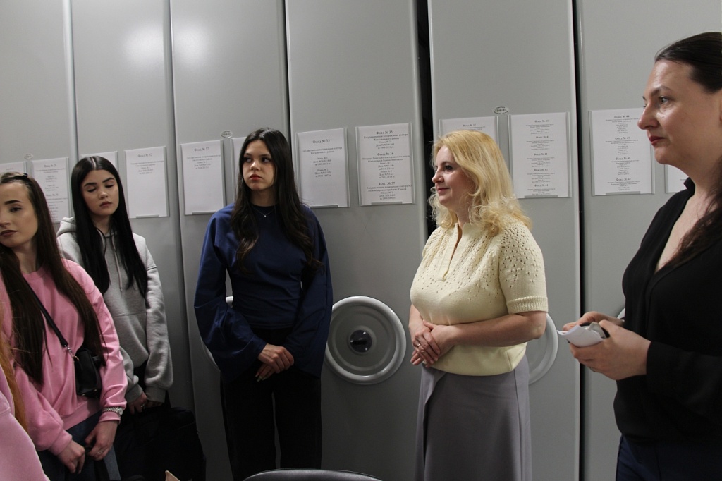 Будущие юристы заглянули в нотариальный архив Гомельского нотариального округа