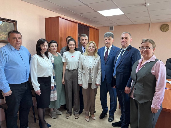 Заместитель Министра юстиции Республики Беларусь Николай Старовойтов посетил нотариальные конторы Гомельской области