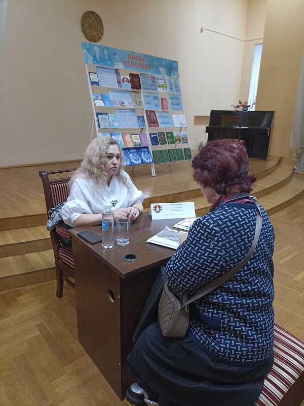 Консультирование граждан в ПЦПИ в День прав человека