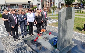 Нотариусы Брестского нотариального округа почтили память узников Брестского гетто