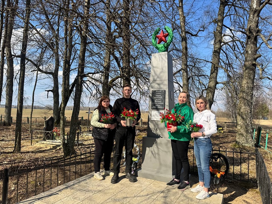 Память в граните и цветах: в Могилеве прошел городской субботник