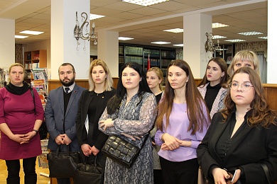 Представители БРСМ посетили книжную выставку по истории нотариата
