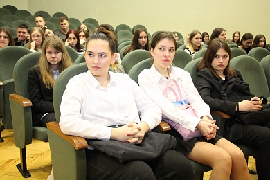 В рамках проекта ШАГ Наталья Борисенко встретилась с учениками столичной школы № 30
