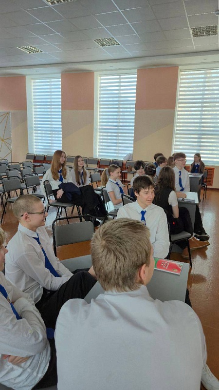 День Конституции: маленьким гражданам о больших правах.