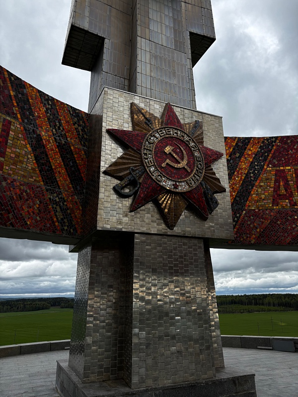 Армии Советской, Армии-освободительнице — слава!