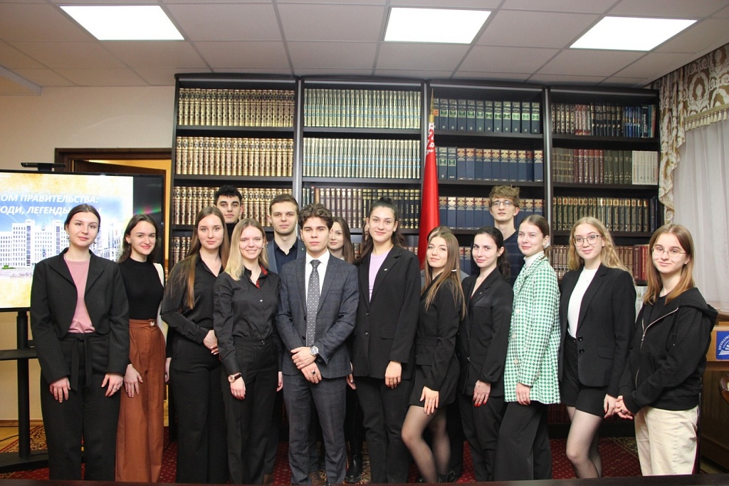 Студенты юридического факультета БГУ посетили выставку по истории нотариата