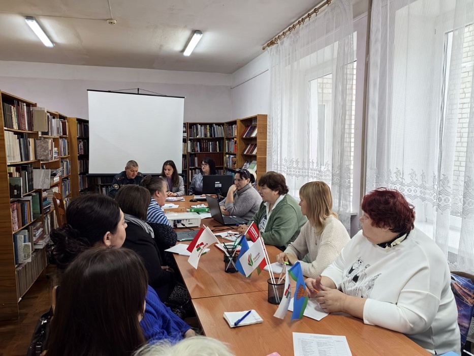 Встреча нотариуса с работниками библиотеки Кировского района