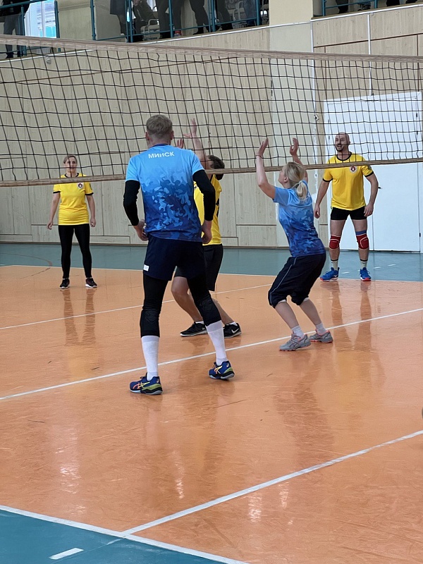 Столичные нотариусы показали свои спортивные навыки на I-ом турнире по волейболу