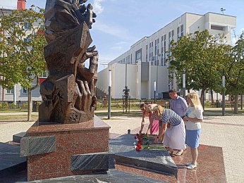 В знак уважения к бессмертному подвигу отцов и дедов