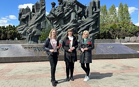 В местах памяти и скорби