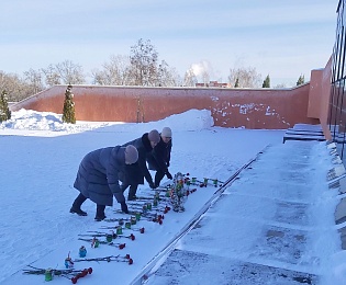 Под мирным небом 80 лет…