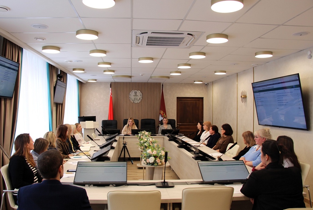 В Гомельской областной нотариальной палате прошел семинар для нотариусов округа
