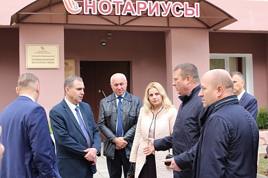 Министр юстиции Республики Беларусь посетил нотариальную контору Светлогорского района