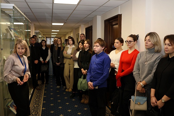 Представители нотариата посетили выставку «Беларусь суверенная» в Президентской библиотеке 