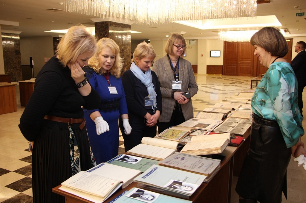Редкие издания и уникальные книги представили на выставке ко Дню юриста