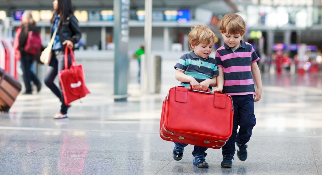  Какие документы необходимы для выезда ребенка за границу?