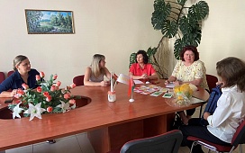 Нотариусы консультируют молодежь 