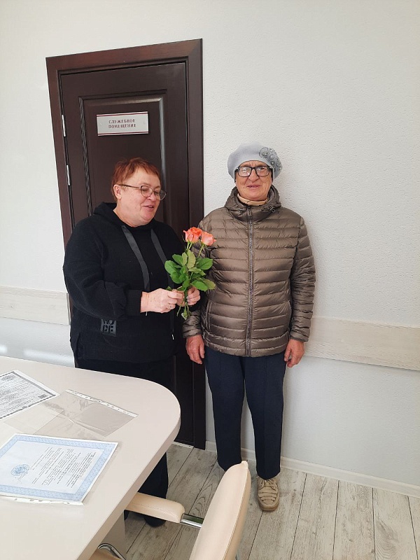 В нотариальных конторах чествуют граждан старшего поколения