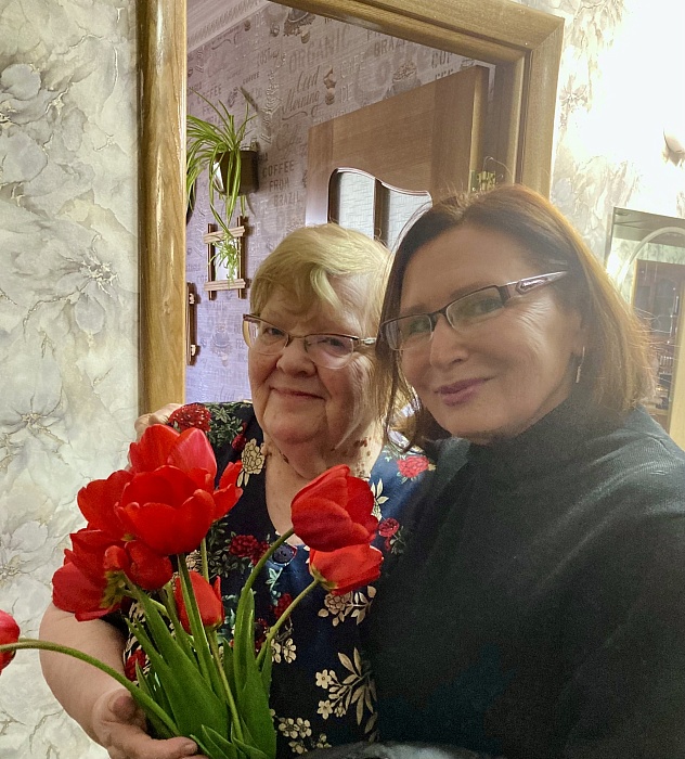 В преддверии Дня Победы поздравления принимает ветеран нотариата Тамара Фалькович