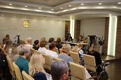В Многофункциональном центре БНП состоялась тематическая встреча с писателем Ириной Масленицыной