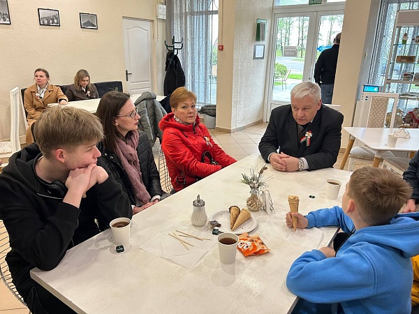 Армии Советской, Армии-освободительнице — слава!