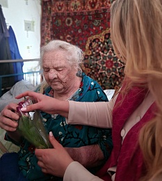 Нотариусы поздравили с наступающим 8 Марта 103-летнюю жительницу города Добруша