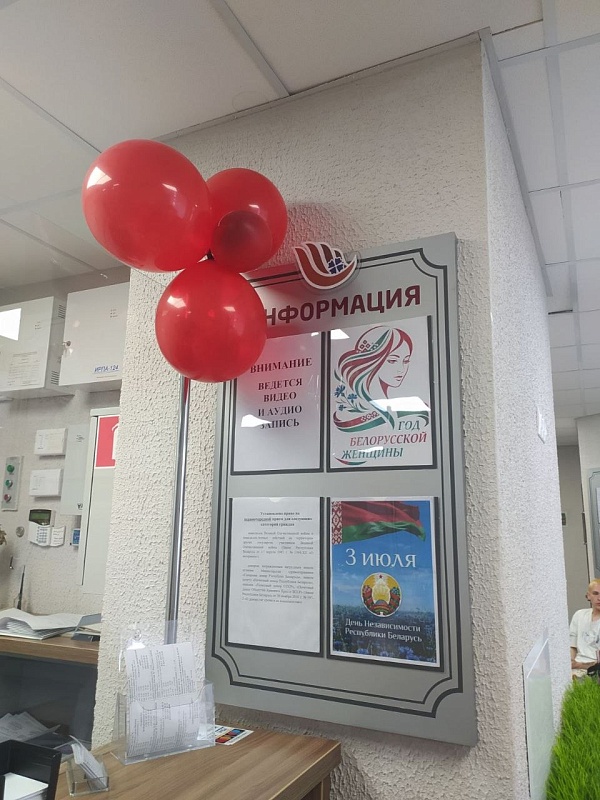 Церемония возложения цветов к монументу Победы