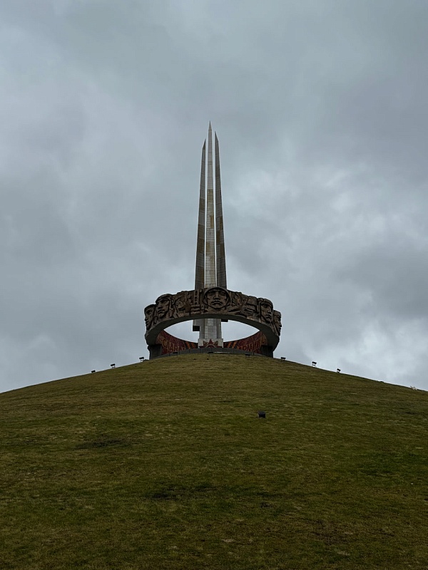 Армии Советской, Армии-освободительнице — слава!