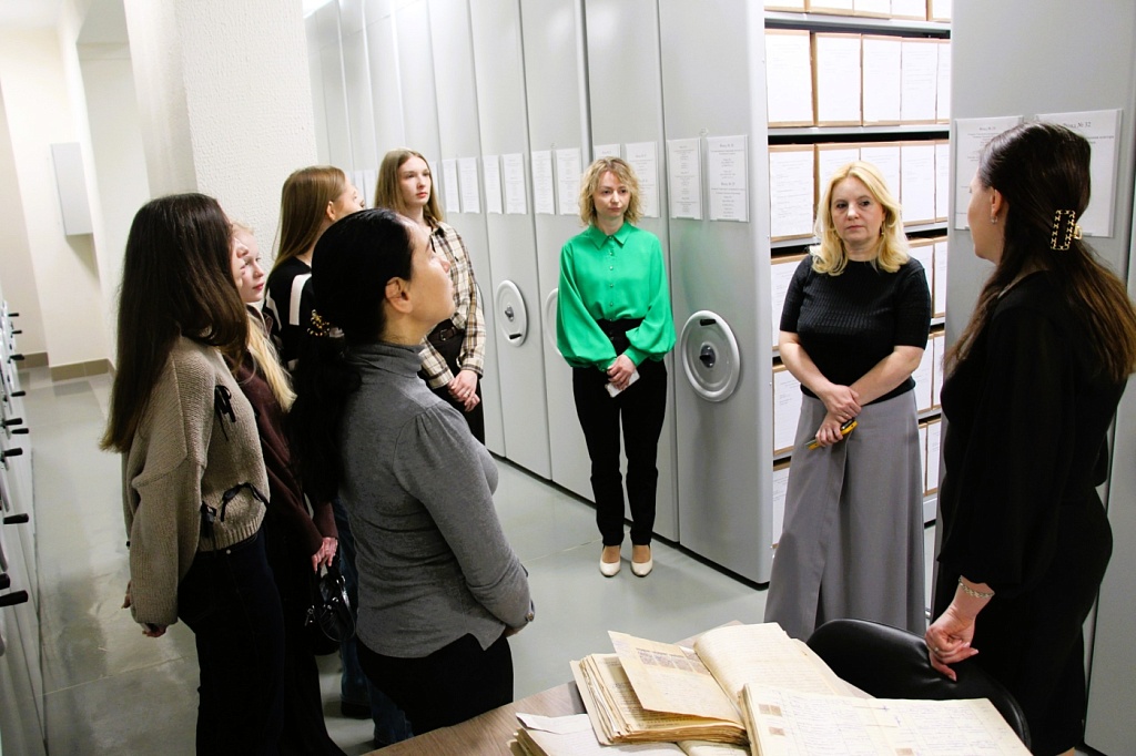 От старых документов до новых технологий: экскурсия для студентов