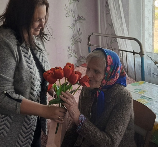 Нотариусы Витебщины поздравили ветеранов с праздником Великой Победы