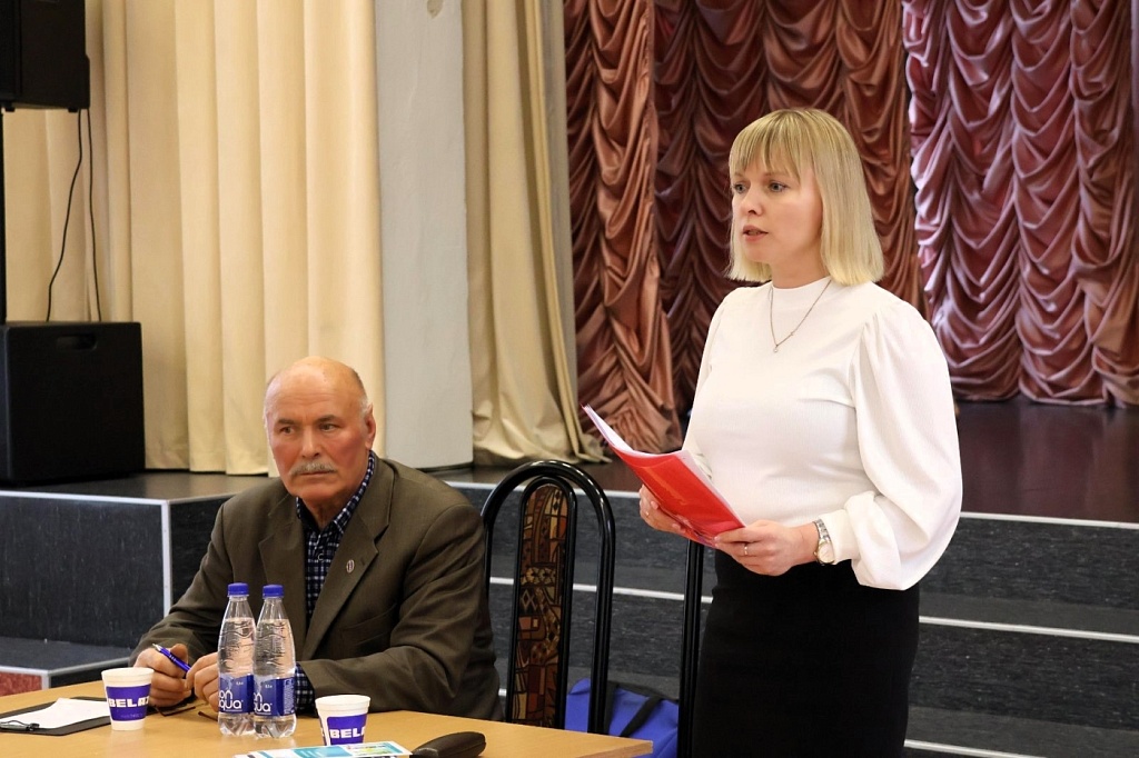 Нотариус встретилась с ветеранами БЕЛАЗа