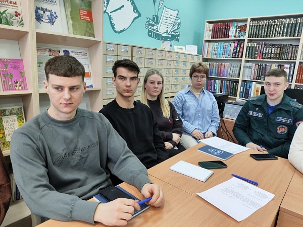 Нотариус и делегат ВНС Валентина Журомская провела встречу с молодежью