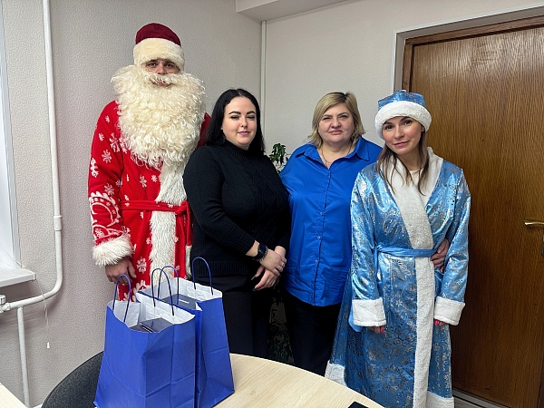 Традиции добра: Могилевская областная нотариальная палата подарила коллегам новогоднее волшебство