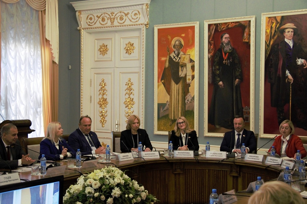 «Библиотека как центр доступа к правовой информации и коммуникации по вопросам права»