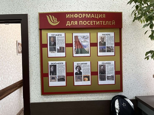 Церемония возложения цветов к монументу Победы