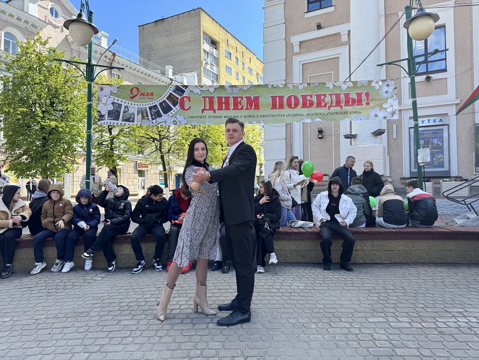 На площади Звезд в Могилеве прозвучал «Вальс Победы»